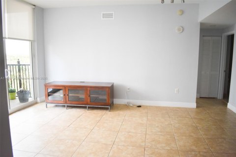 Condominio en alquiler en Coral Gables, Florida, 2 dormitorios, 90.12 m2 № 1886603 - foto 17
