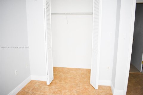 Condominio en alquiler en Coral Gables, Florida, 2 dormitorios, 90.12 m2 № 1886603 - foto 6