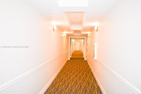 Condominio en alquiler en Coral Gables, Florida, 2 dormitorios, 90.12 m2 № 1886603 - foto 22