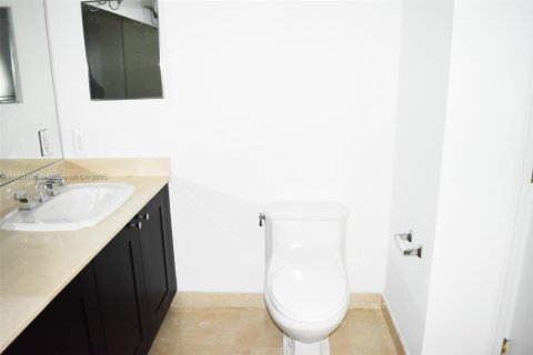 Condominio en alquiler en Coral Gables, Florida, 2 dormitorios, 90.12 m2 № 1886603 - foto 12