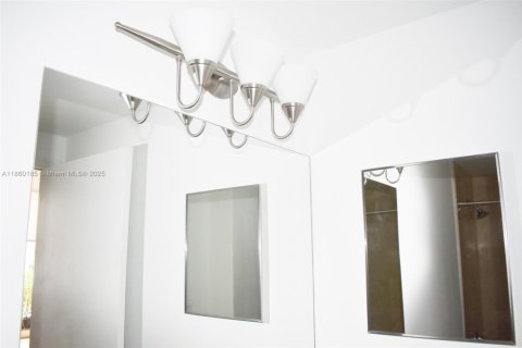 Condominio en alquiler en Coral Gables, Florida, 2 dormitorios, 90.12 m2 № 1886603 - foto 4