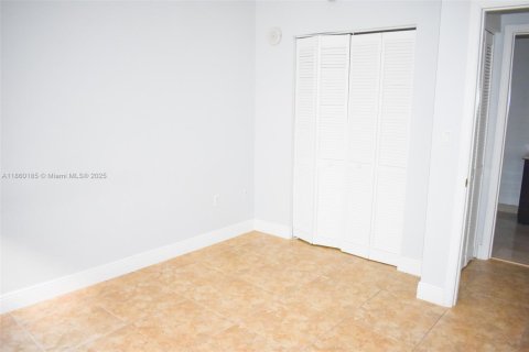 Condominio en alquiler en Coral Gables, Florida, 2 dormitorios, 90.12 m2 № 1886603 - foto 5