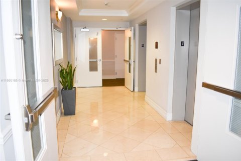 Condominio en alquiler en Coral Gables, Florida, 2 dormitorios, 90.12 m2 № 1886603 - foto 21