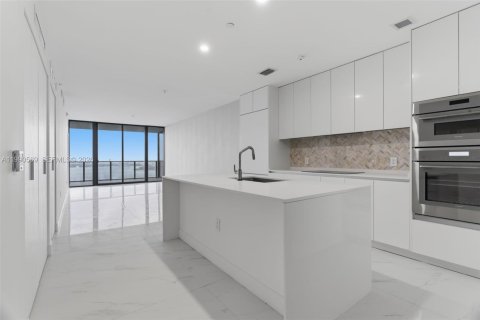 Кондоминиум с 2 спальнями в Майами, Флорида № 2058005