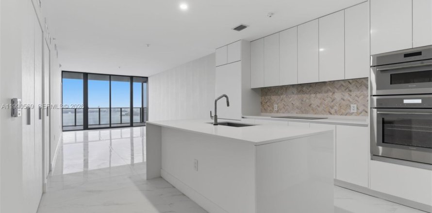 Кондоминиум с 2 спальнями в Майами, Флорида № 2058005