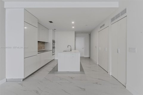 Снять в аренду кондоминиум в Майами, Флорида 2 спальни, 121.33м2, № 2058005 - фото 3