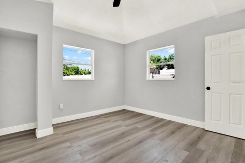 House in Clearwater, Florida 4 bedrooms, 127.93 sq.m. № 1806849 - photo 17