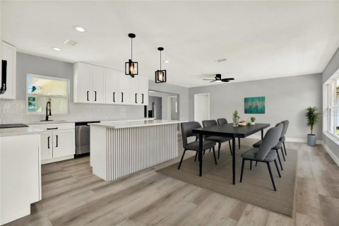 House in Clearwater, Florida 4 bedrooms, 127.93 sq.m. № 1806849 - photo 11
