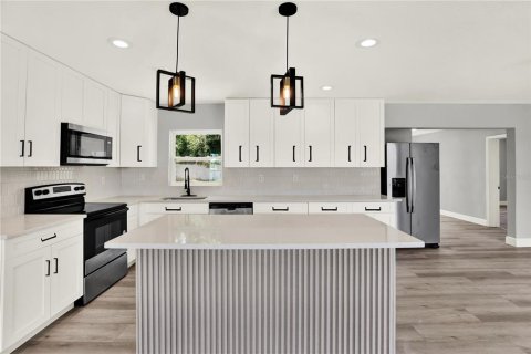 House in Clearwater, Florida 4 bedrooms, 127.93 sq.m. № 1806849 - photo 5