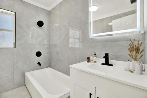 House in Clearwater, Florida 4 bedrooms, 127.93 sq.m. № 1806849 - photo 7