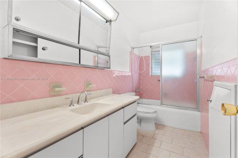 Купить виллу или дом в Норт-Майами, Флорида 3 спальни, 202.43м2, № 1895509 - фото 16