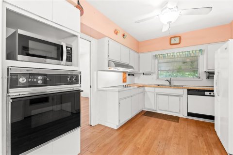 Купить виллу или дом в Норт-Майами, Флорида 3 спальни, 202.43м2, № 1895509 - фото 5