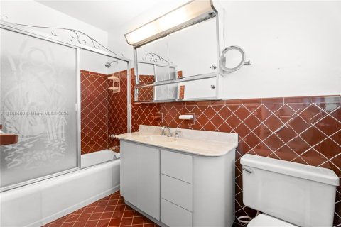 Купить виллу или дом в Норт-Майами, Флорида 3 спальни, 202.43м2, № 1895509 - фото 17