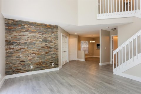 House in Coral Springs, Florida 4 bedrooms, 182.18 sq.m. № 2042051 - photo 3