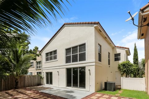 House in Coral Springs, Florida 4 bedrooms, 182.18 sq.m. № 2042051 - photo 14