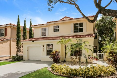 House in Coral Springs, Florida 4 bedrooms, 182.18 sq.m. № 2042051 - photo 2