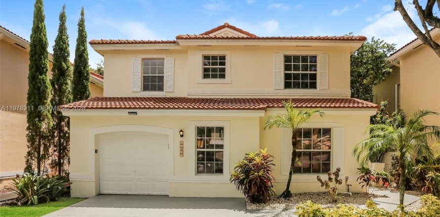 House in Coral Springs, Florida 4 bedrooms, 182.18 sq.m. № 2042051