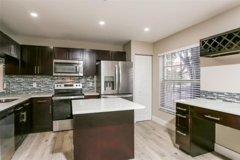 House in Coral Springs, Florida 4 bedrooms, 182.18 sq.m. № 2042051 - photo 5