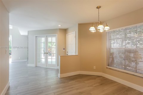 House in Coral Springs, Florida 4 bedrooms, 182.18 sq.m. № 2042051 - photo 4