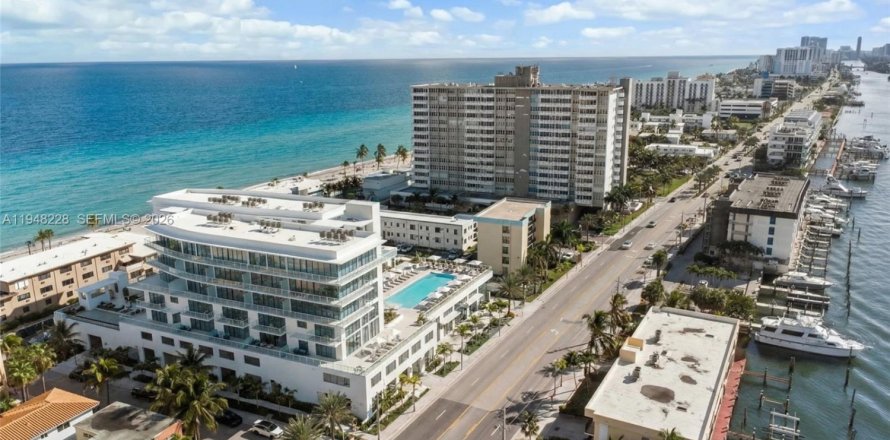 Кондоминиум с 4 спальнями в Холливуд, Флорида № 2007972