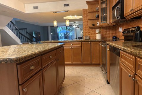 Touwnhouse à vendre à Miami, Floride: 3 chambres, 196.95 m2 № 2006067 - photo 8