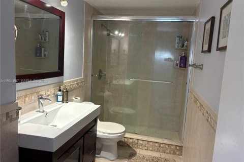 Touwnhouse à vendre à Miami, Floride: 3 chambres, 196.95 m2 № 2006067 - photo 16