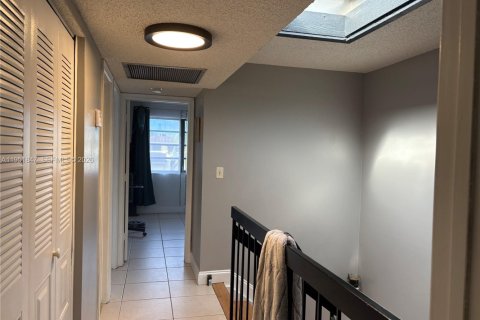 Touwnhouse à vendre à Miami, Floride: 3 chambres, 196.95 m2 № 2006067 - photo 19