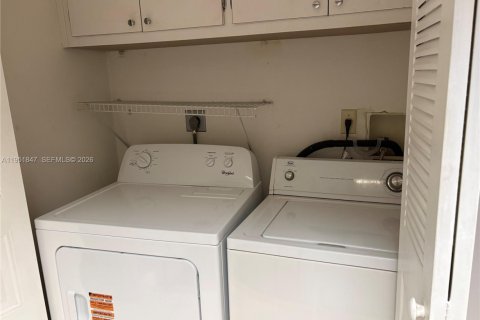 Touwnhouse à vendre à Miami, Floride: 3 chambres, 196.95 m2 № 2006067 - photo 18