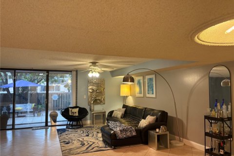 Touwnhouse à vendre à Miami, Floride: 3 chambres, 196.95 m2 № 2006067 - photo 2