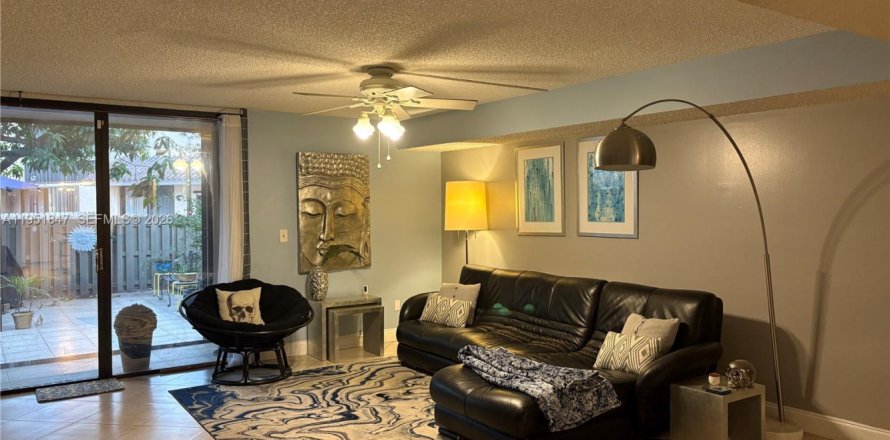 Touwnhouse à Miami, Floride 3 chambres, 196.95 m2 № 2006067