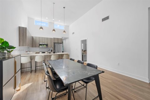 Villa ou maison à louer à Fort Lauderdale, Floride: 4 chambres, 183.39 m2 № 1997922 - photo 23