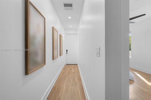 Villa ou maison à louer à Fort Lauderdale, Floride: 4 chambres, 183.39 m2 № 1997922 - photo 4