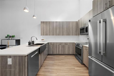 Villa ou maison à louer à Fort Lauderdale, Floride: 4 chambres, 183.39 m2 № 1997922 - photo 17