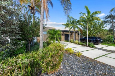 Villa ou maison à louer à Fort Lauderdale, Floride: 4 chambres, 183.39 m2 № 1997922 - photo 2
