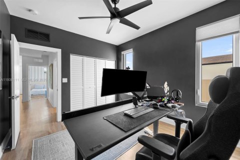 Villa ou maison à louer à Fort Lauderdale, Floride: 4 chambres, 183.39 m2 № 1997922 - photo 11