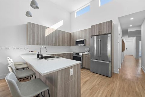 Villa ou maison à louer à Fort Lauderdale, Floride: 4 chambres, 183.39 m2 № 1997922 - photo 16