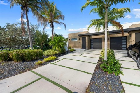 Villa ou maison à louer à Fort Lauderdale, Floride: 4 chambres, 183.39 m2 № 1997922 - photo 3