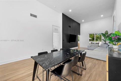 Villa ou maison à louer à Fort Lauderdale, Floride: 4 chambres, 183.39 m2 № 1997922 - photo 22