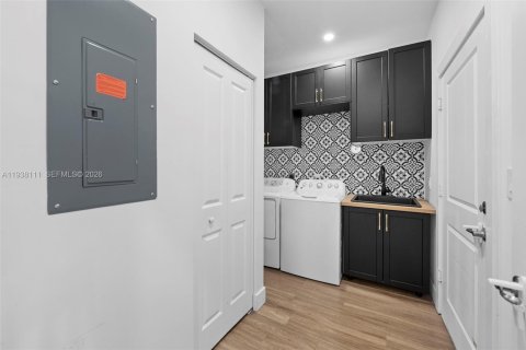 Villa ou maison à louer à Fort Lauderdale, Floride: 4 chambres, 183.39 m2 № 1997922 - photo 12