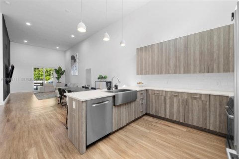 Villa ou maison à louer à Fort Lauderdale, Floride: 4 chambres, 183.39 m2 № 1997922 - photo 18