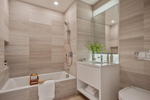 Copropriété à vendre à Miami Beach, Floride: 3 chambres, 250.74 m2 № 1983049 - photo 11