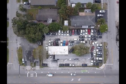 Propiedad comercial en venta en Fort Lauderdale, Florida № 1867664 - foto 2