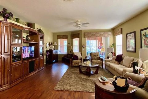 Townhouse in Wesley Chapel, Florida 2 bedrooms, 190.82 sq.m. № 1663119 - photo 3