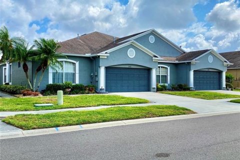 Townhouse in Wesley Chapel, Florida 2 bedrooms, 190.82 sq.m. № 1663119 - photo 1