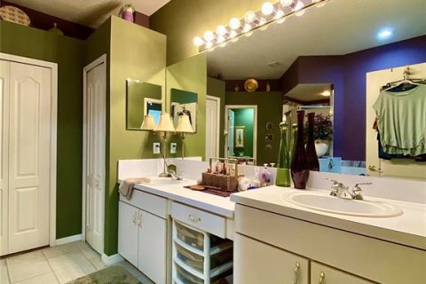Townhouse in Wesley Chapel, Florida 2 bedrooms, 190.82 sq.m. № 1663119 - photo 14