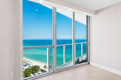 Copropriété à vendre à Hollywood, Floride: 3 chambres, 244.05 m2 № 2251437 - photo 2