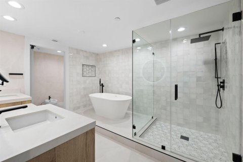 Copropriété à vendre à Hollywood, Floride: 3 chambres, 244.05 m2 № 2251437 - photo 16
