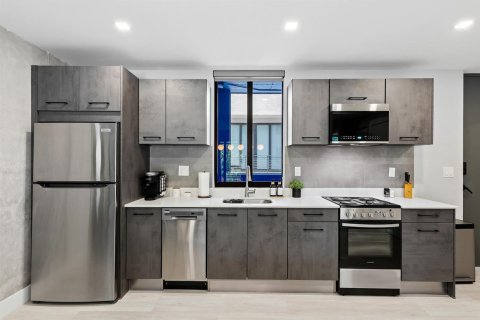 Propiedad comercial en venta en Fort Lauderdale, Florida № 2399734 - foto 24