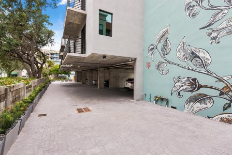 Propiedad comercial en venta en Fort Lauderdale, Florida № 2399734 - foto 14