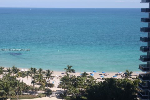 Condo in Bal Harbour, Florida, 2 bedrooms  № 1871710 - photo 17